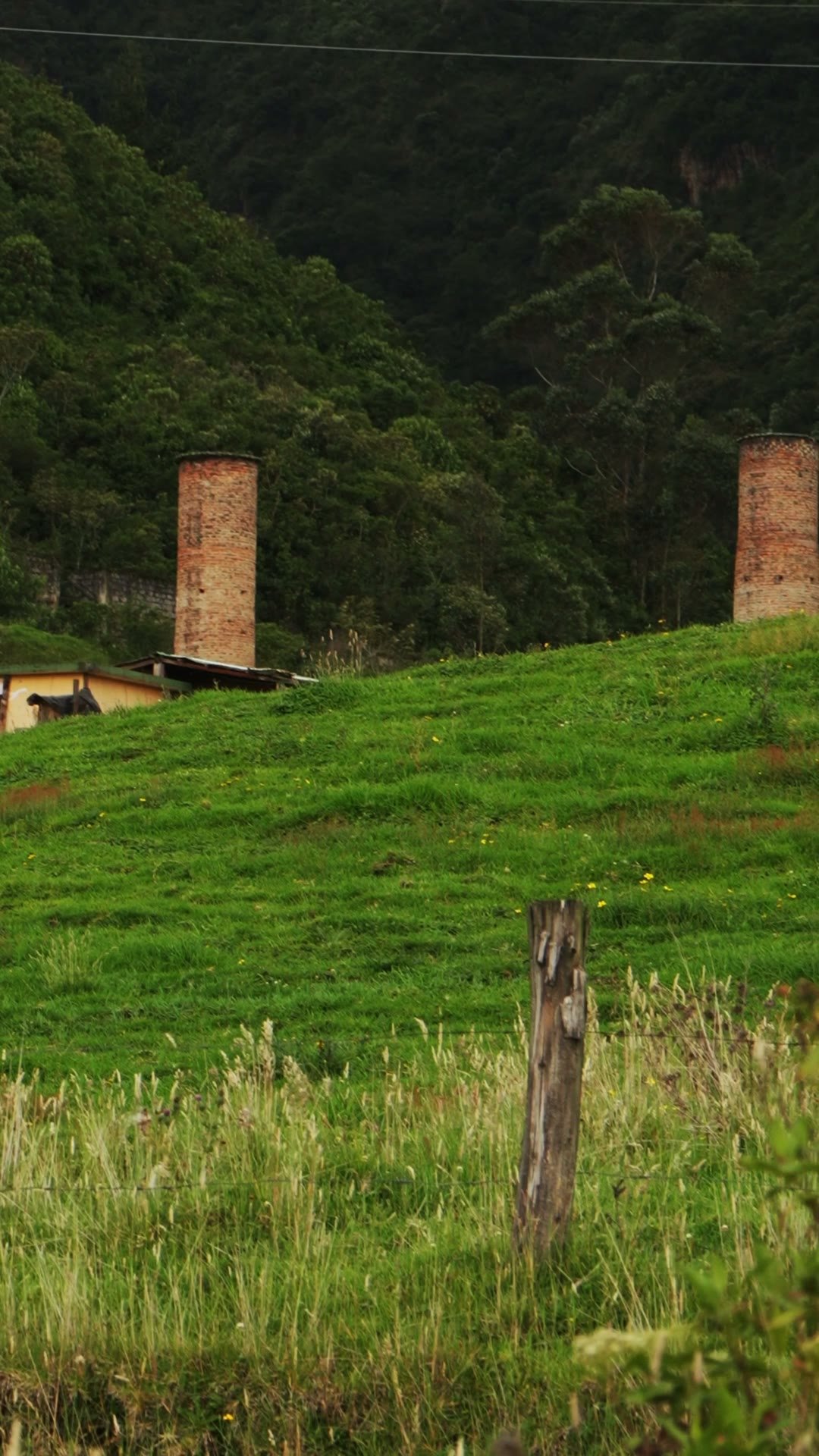Las Chimeneas, sur de Quito, foto 1