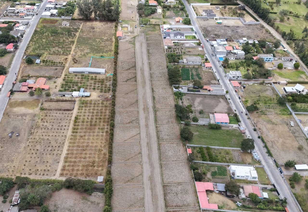 Foto aérea del terreno en Checa